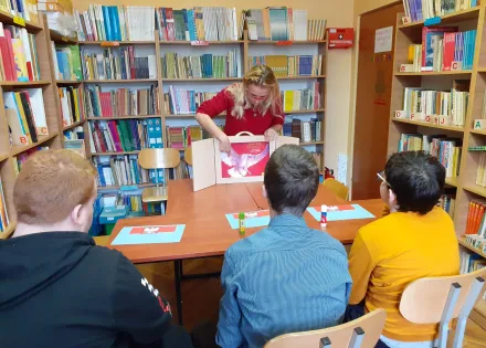 LEKCJE BIBLIOTECZNE – „CZYTAMY DZIECIOM”