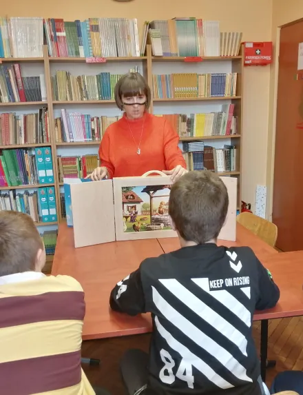 LEKCJE BIBLIOTECZNE – „CZYTAMY DZIECIOM”