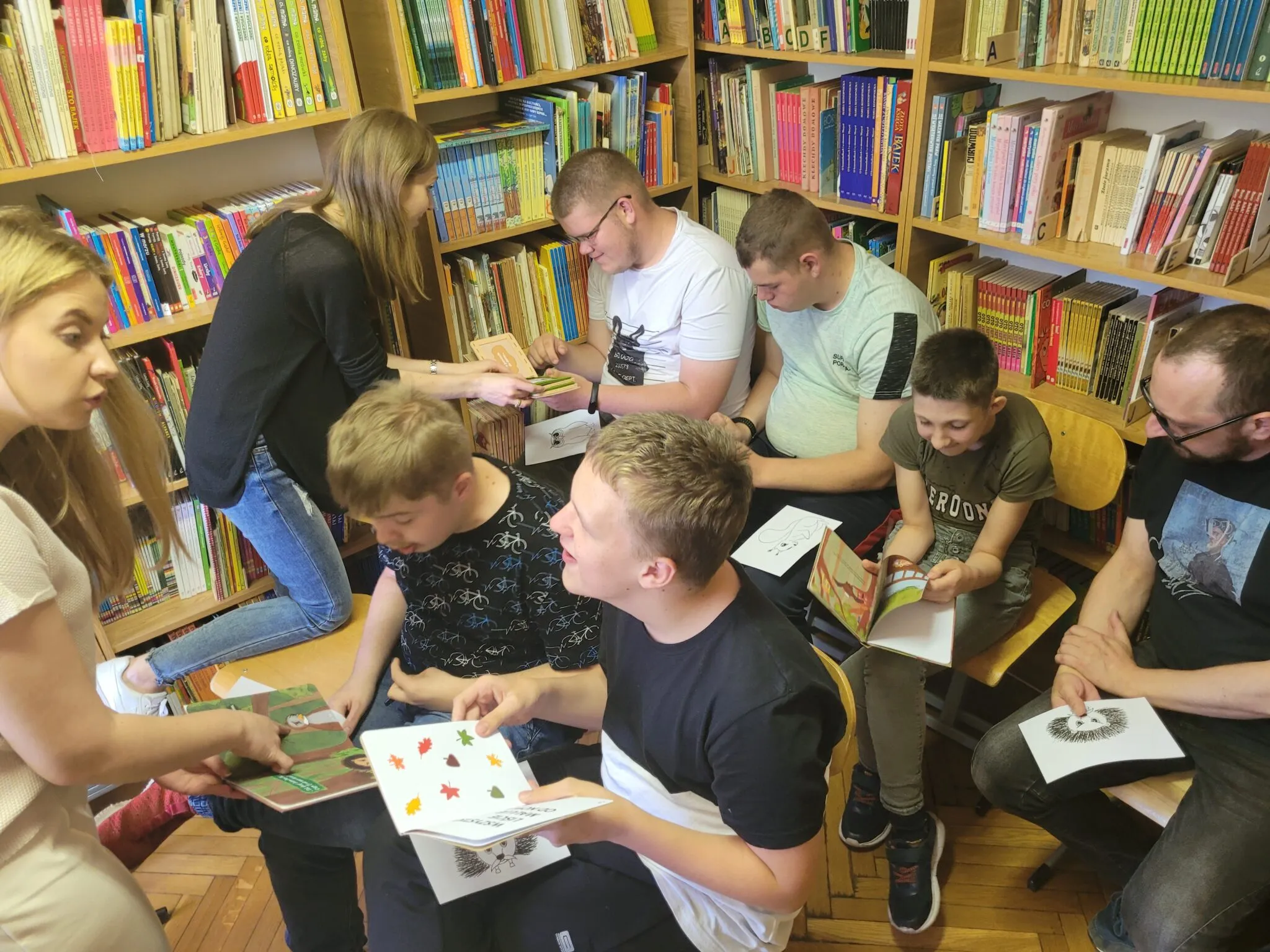 SPOTKANIE Z PISARKĄ PANIĄ PATRYCJĄ KASZĄ  W BIBLIOTECE SZKOLNEJ