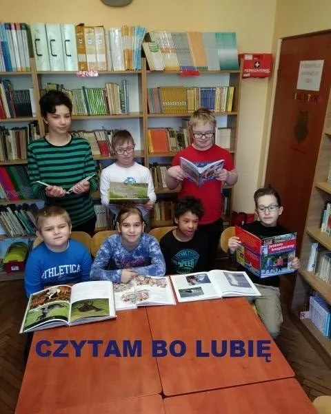 Z ŻYCIA BIBLIOTEKI SZKOLNEJ Z ŻYCIA BIBLIOTEKI SZKOLNEJ