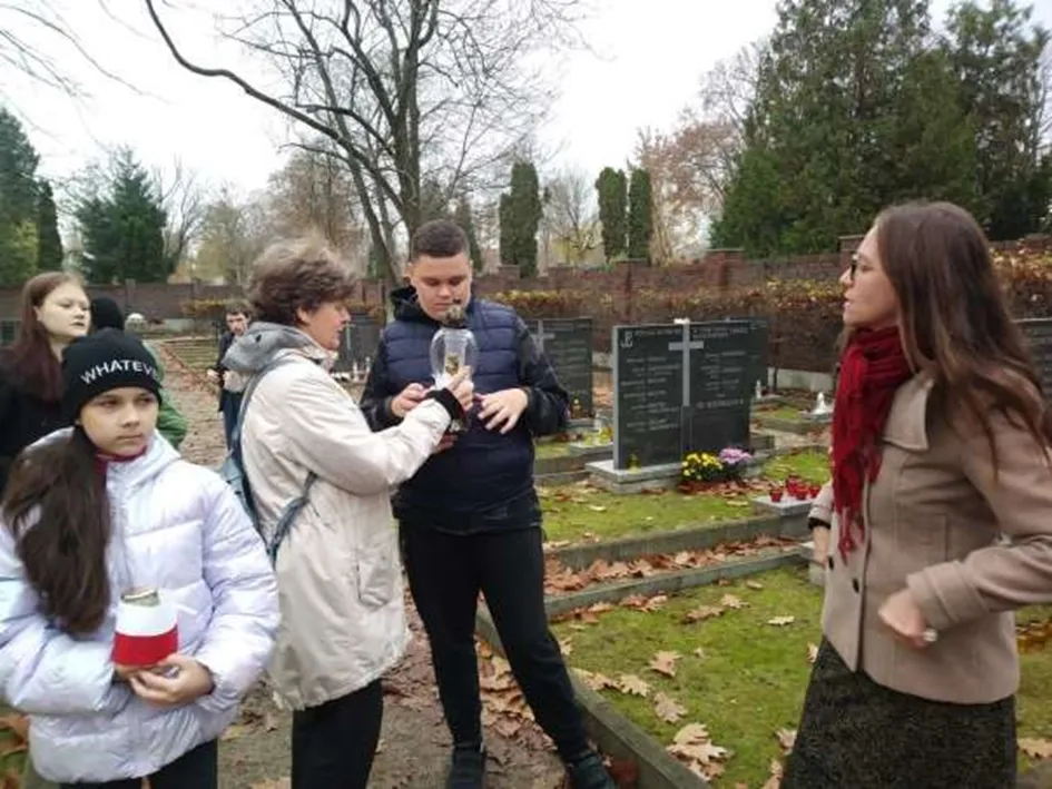 Opieka Nad Grobami Powstaoców Na Cmentarzu Powstańców Warszawy 