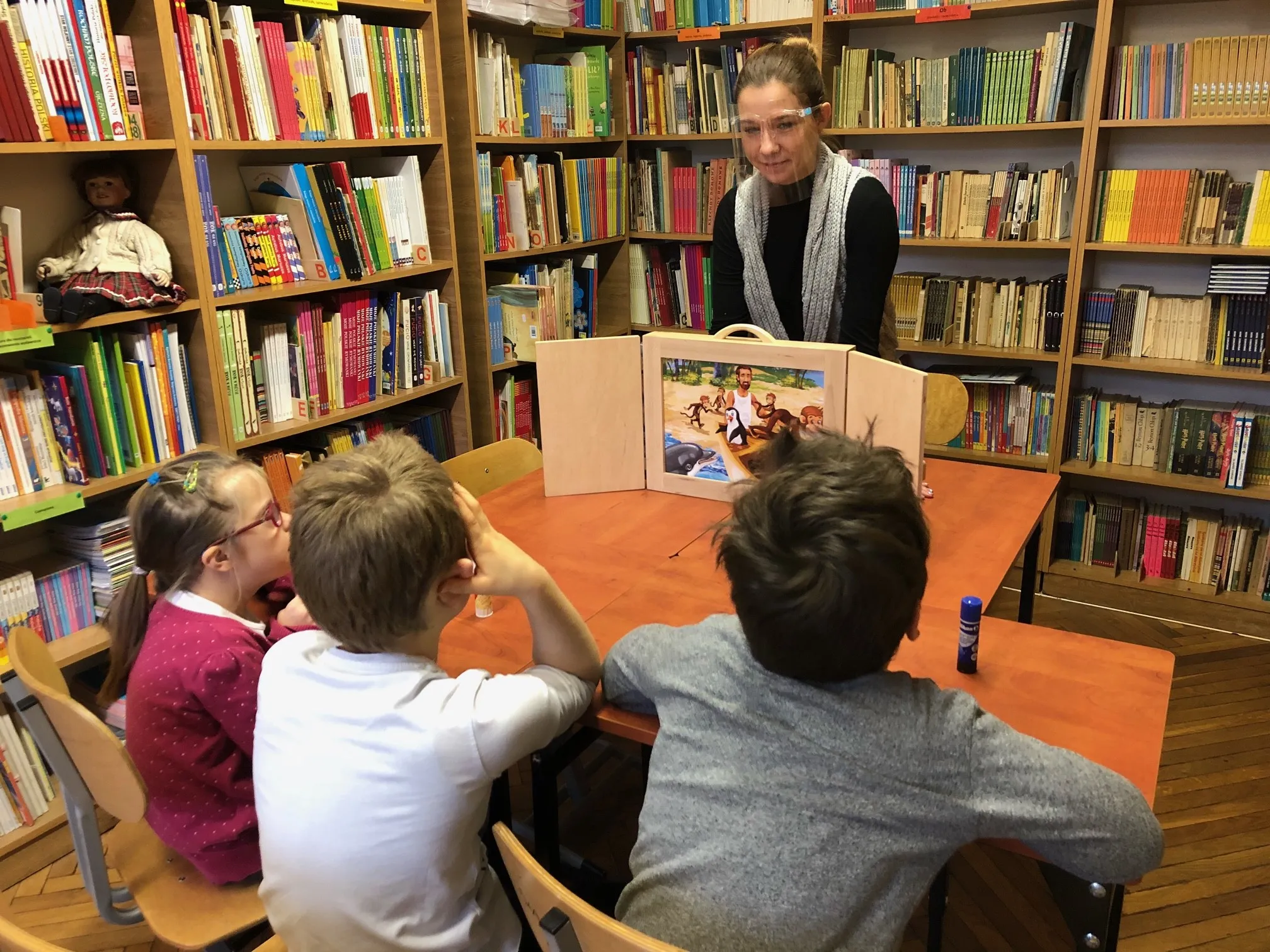 LEKCJE BIBLIOTECZNE – „CZYTAMY DZIECIOM”