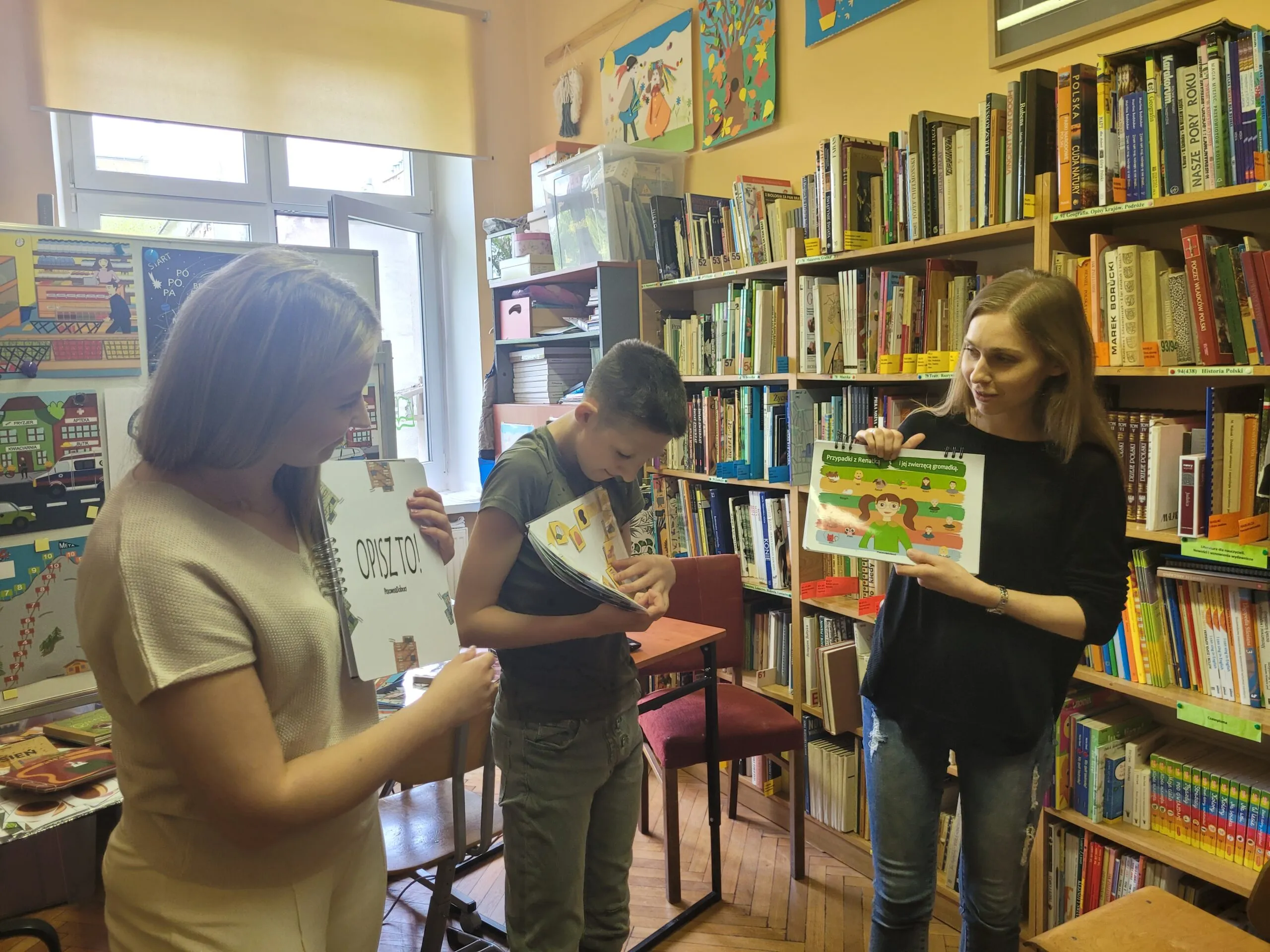 SPOTKANIE Z PISARKĄ PANIĄ PATRYCJĄ KASZĄ  W BIBLIOTECE SZKOLNEJ