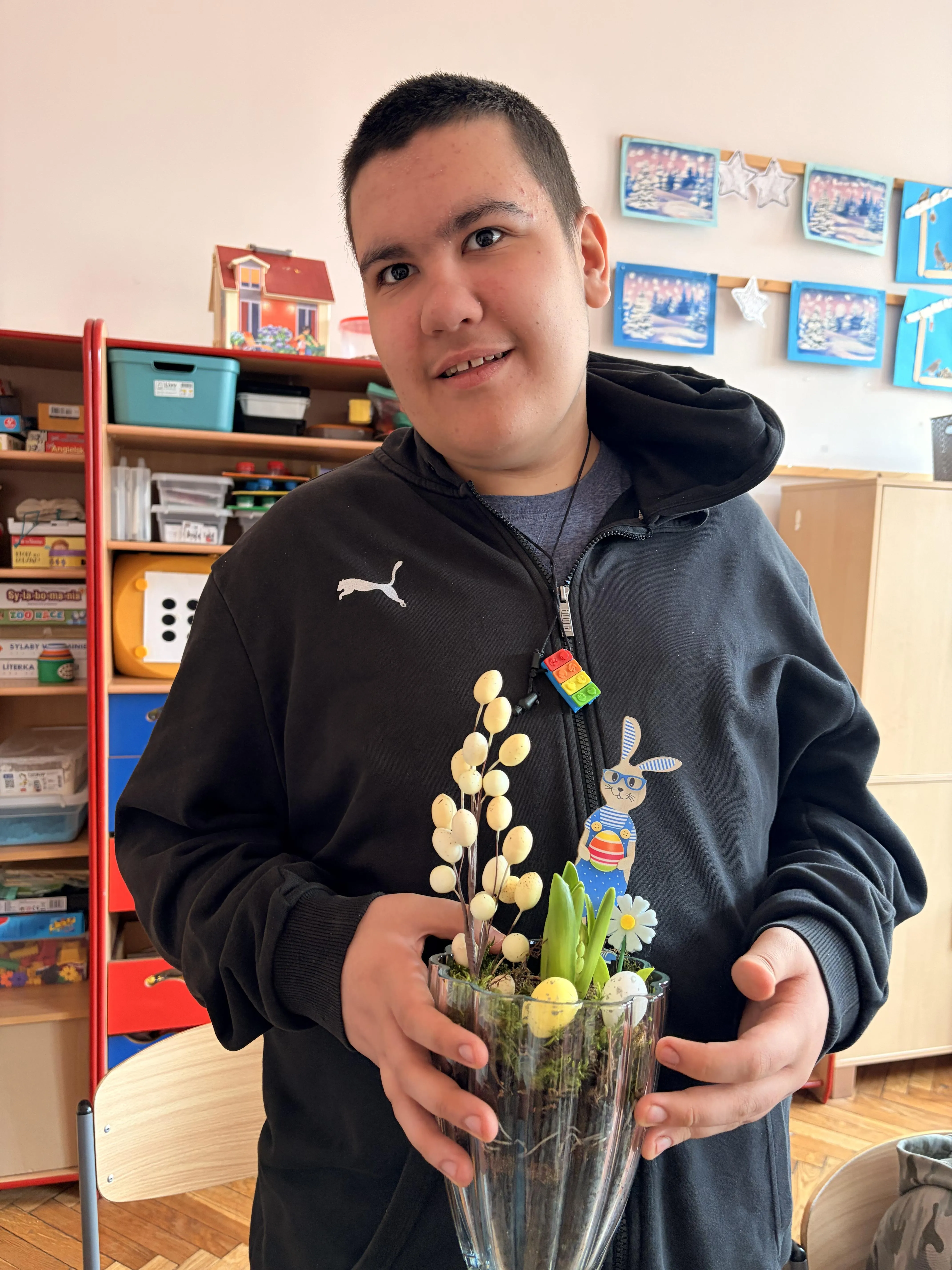 udział w warsztatach plastycznych, podczas których samodzielnie wykonały urocze zajączki wielkanocne. 