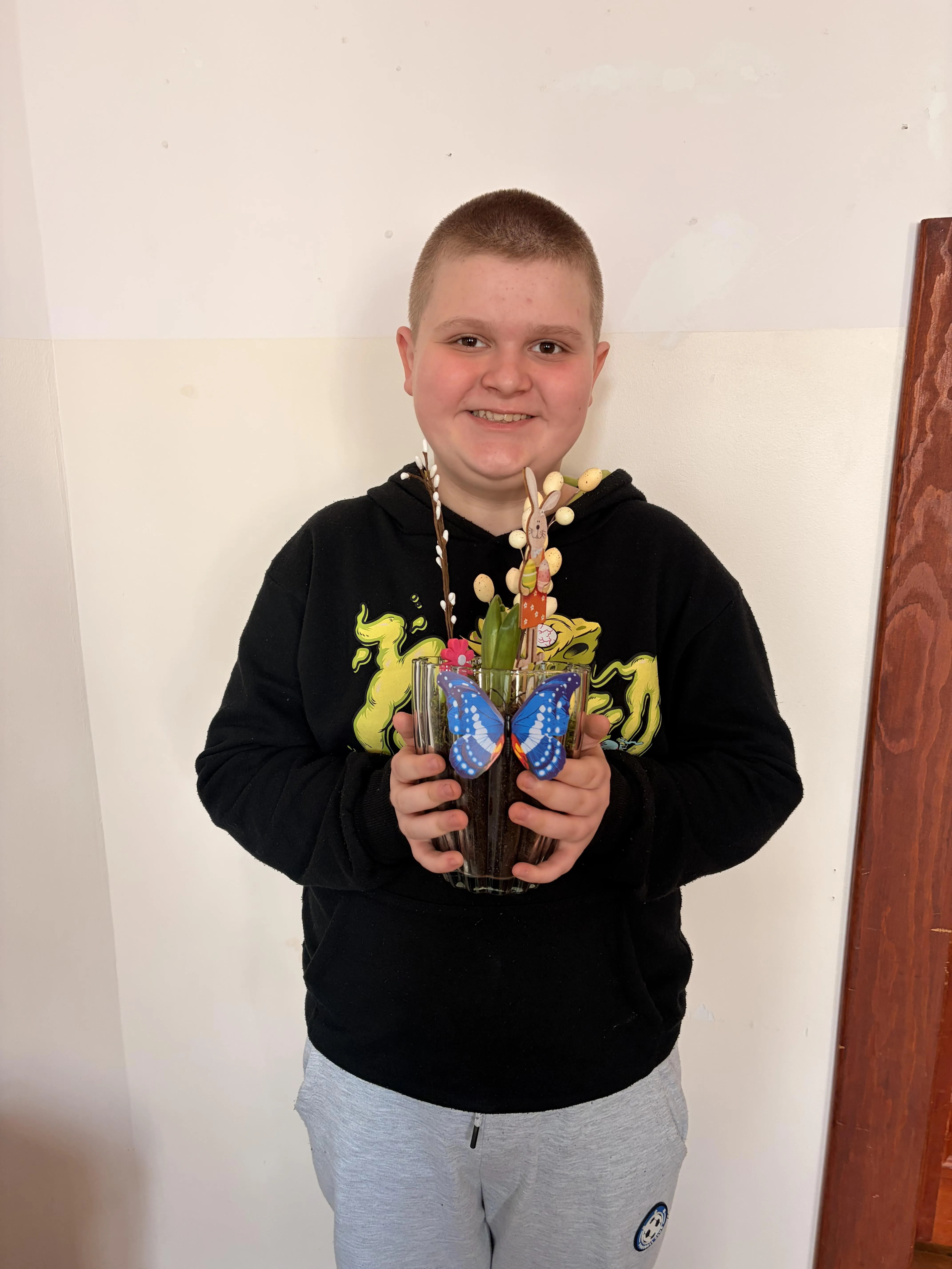 udział w warsztatach plastycznych, podczas których samodzielnie wykonały urocze zajączki wielkanocne. 