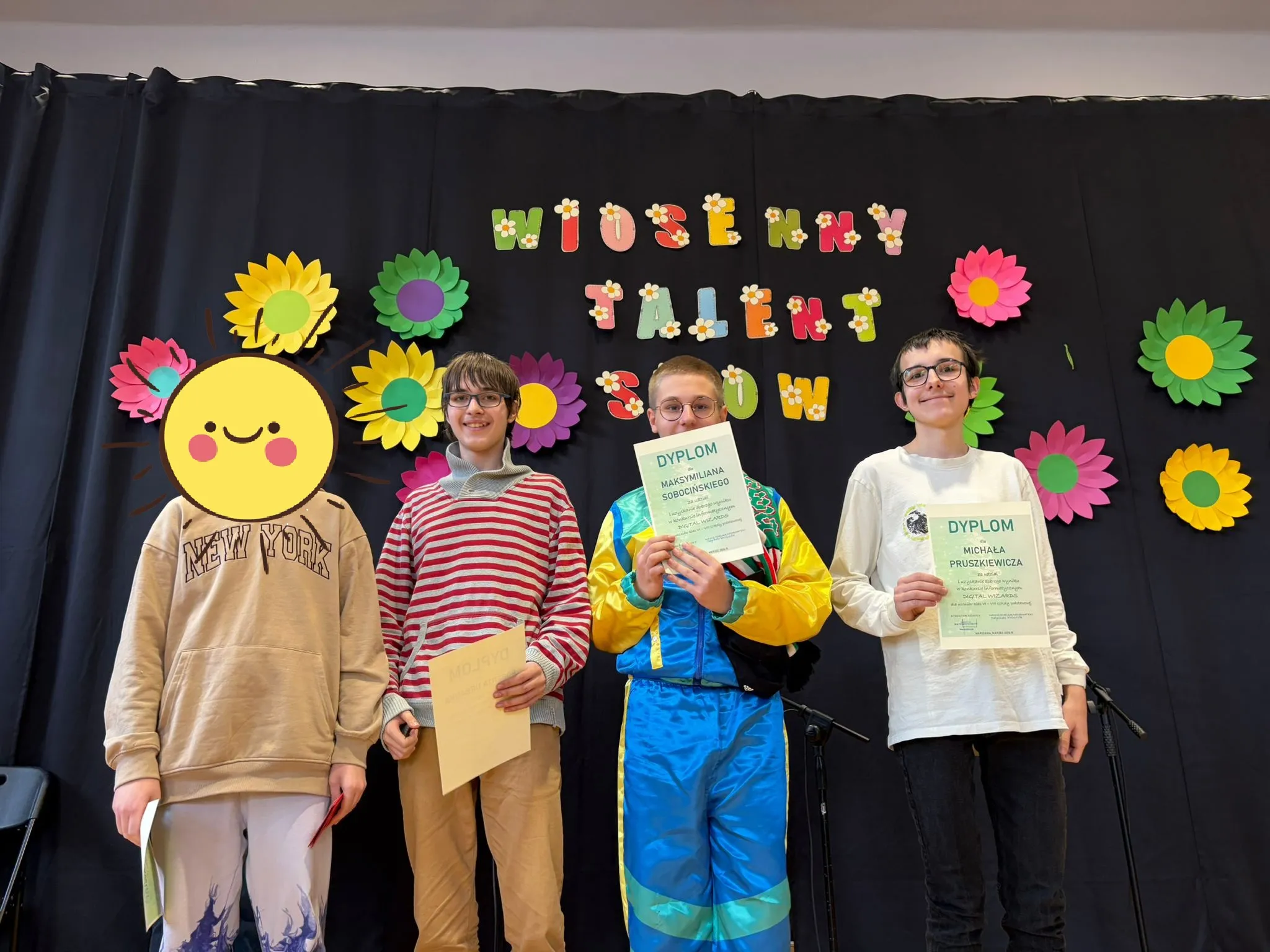 wręczenie dyplomów dla laureatów konkursu informatycznego 