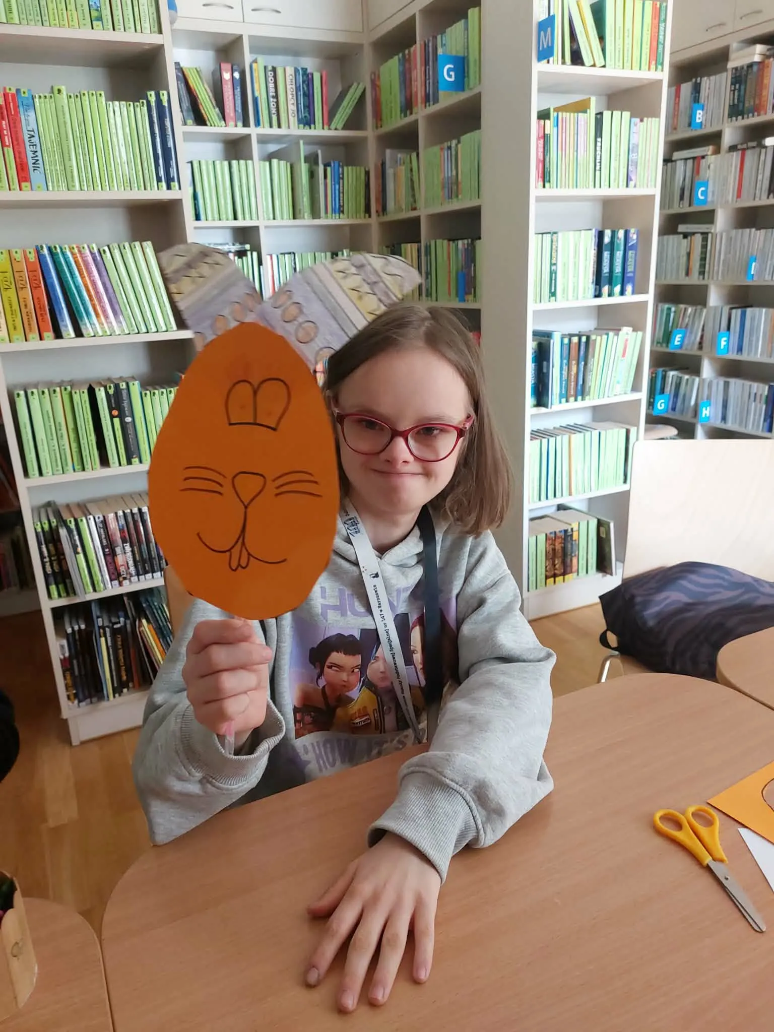 udział w warsztatach plastycznych, podczas których samodzielnie wykonały urocze zajączki wielkanocne. 