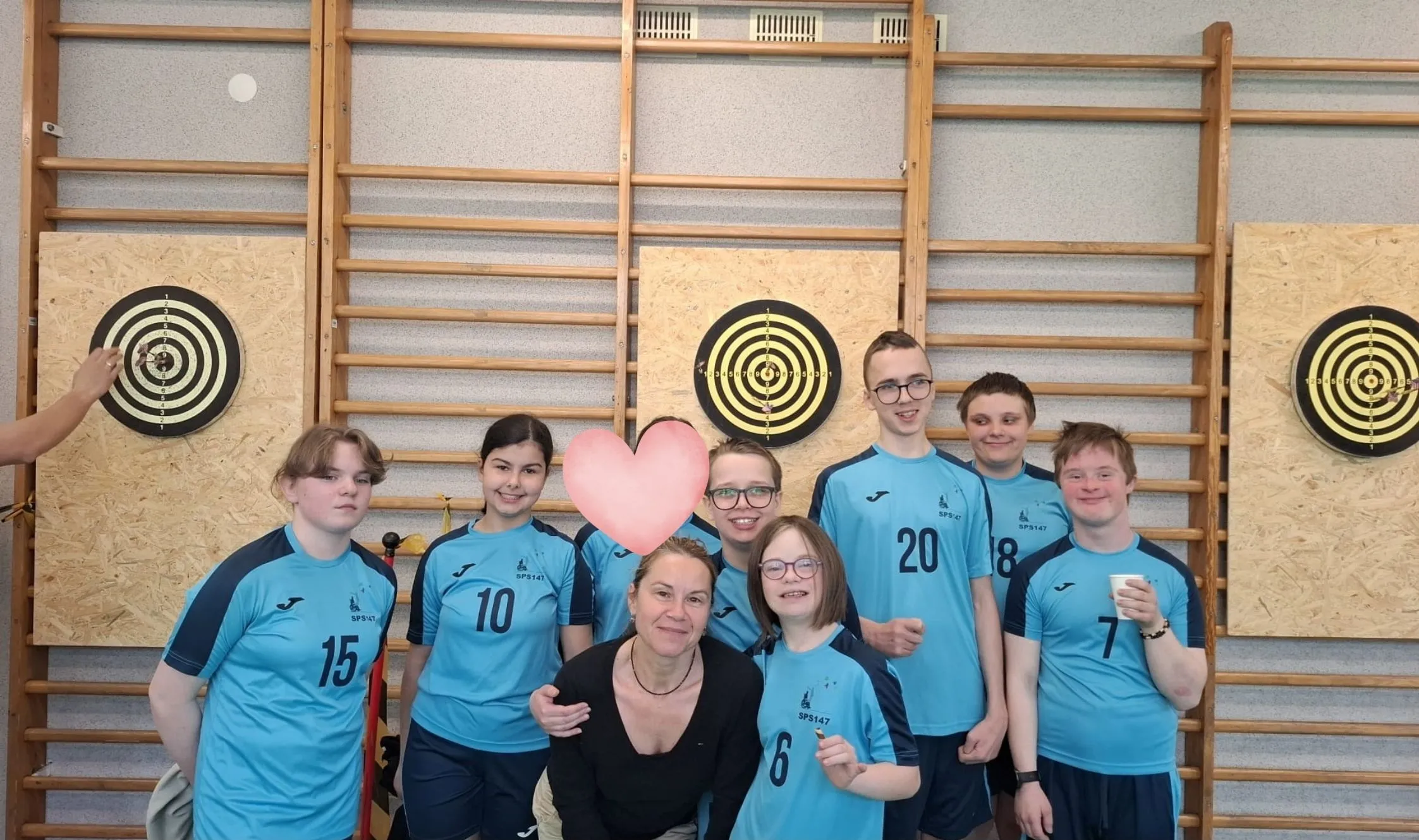 Sukces naszej uczennicy w zawodach sportowych w rzutki