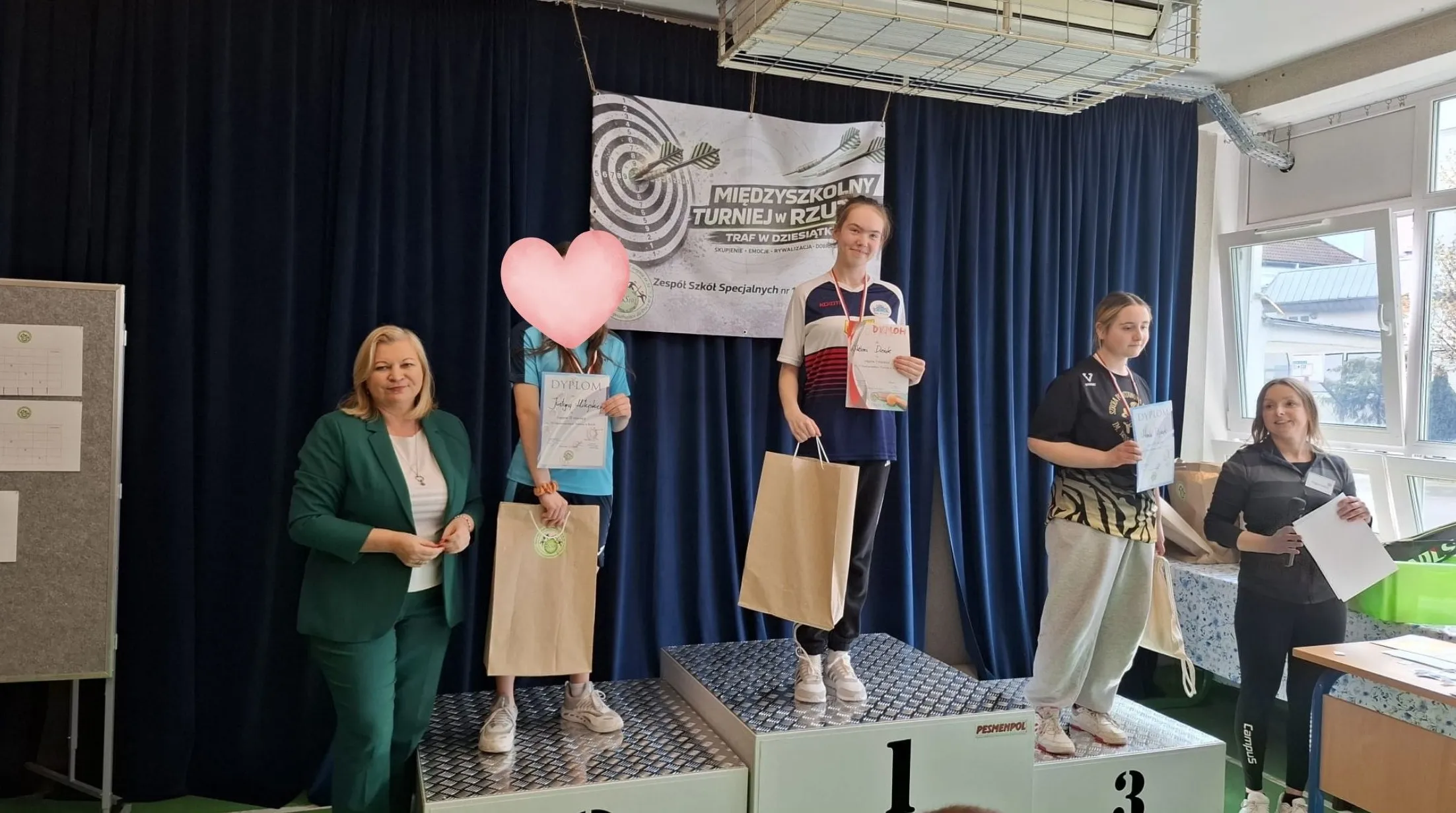 Sukces naszej uczennicy w zawodach sportowych w rzutki