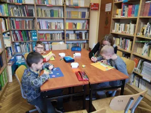 LEKCJE BIBLIOTECZNE – „CZYTAMY DZIECIOM”