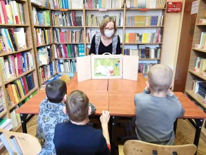 LEKCJE BIBLIOTECZNE – „CZYTAMY DZIECIOM”